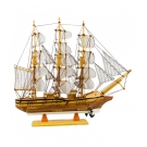 Miniatura Barco Navio Veleiro Madeira Casco Marrom Base Branca 37.5x7x44cm