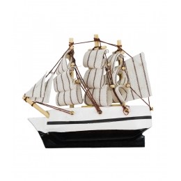 Miniatura ÃmÃ£ Barco Navio Veleiro Casco Branco Base Preta Esquerda 8x1.5x9.5cm